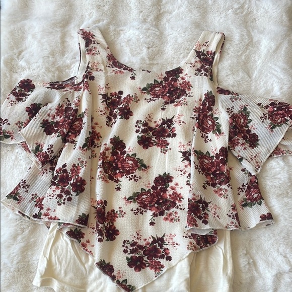 Floral Cold Shoulder Top - Picture 2 of 2